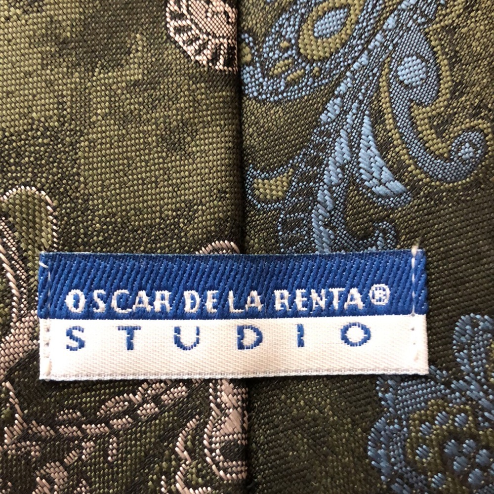 Oscar de la Renta Necktie - Picture 4 of 5